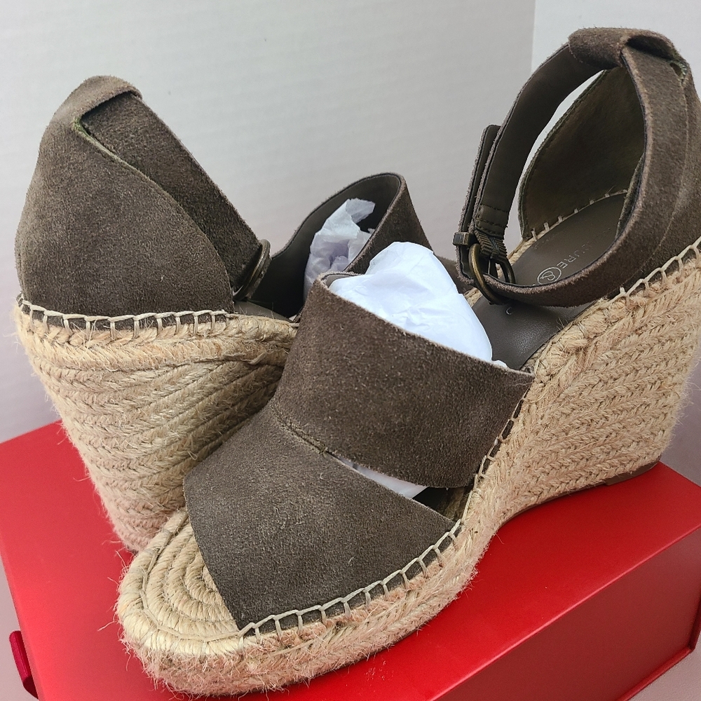 Women's Treasure & Bond Platform Wedge Sandal Size 8.5M Olive Suede